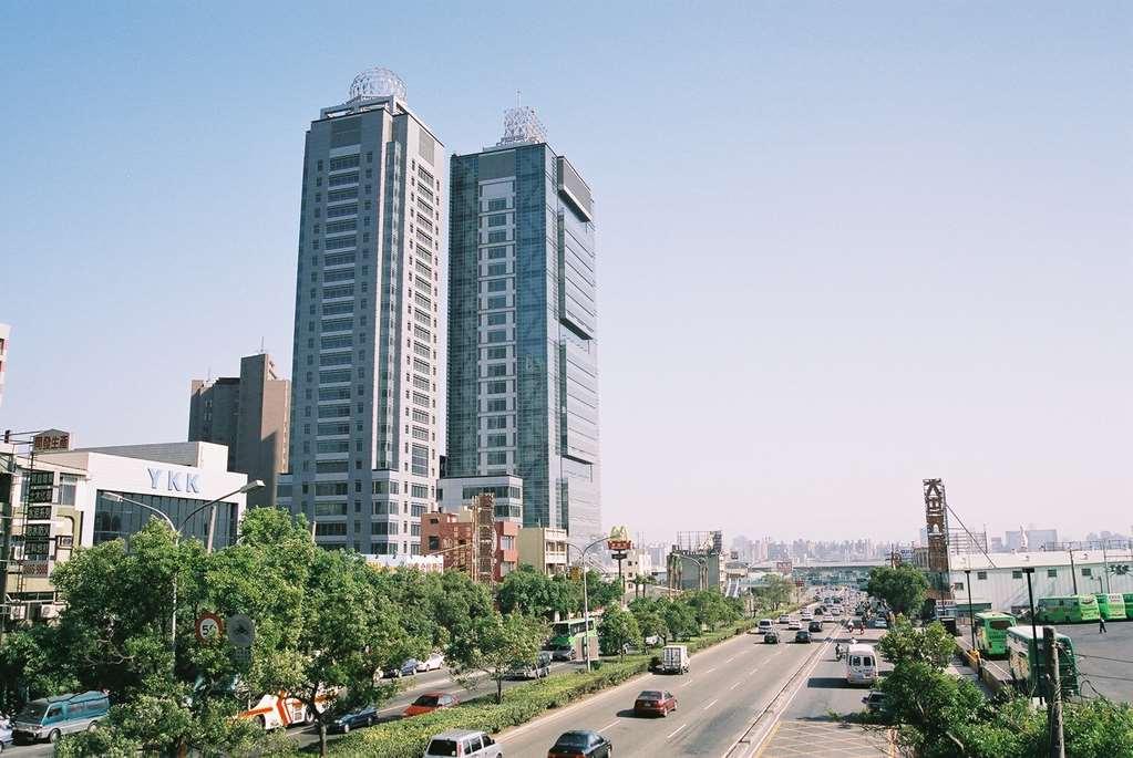 윈저 호텔 타이중 외부 사진 View of the city