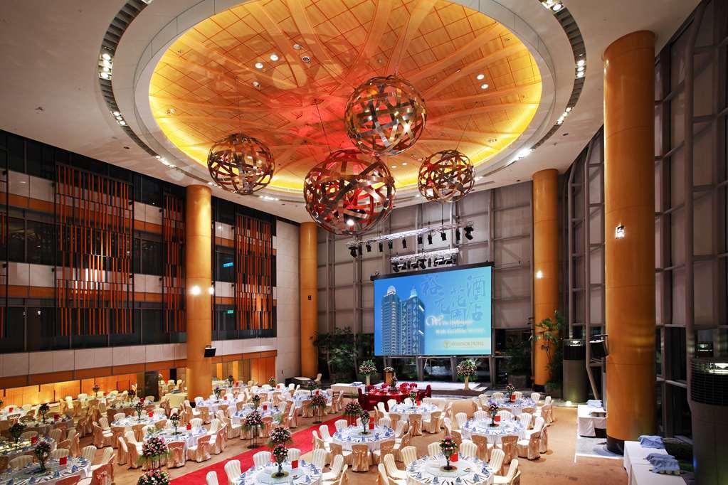 윈저 호텔 타이중 레스토랑 사진 The Grand Ballroom
