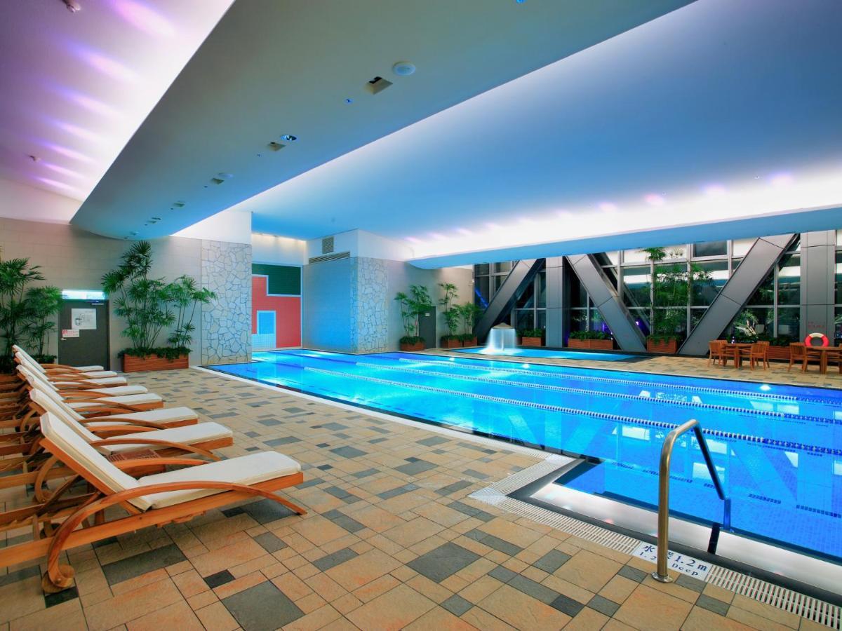 윈저 호텔 타이중 외부 사진 The pool at the Mandarin Oriental, Munich