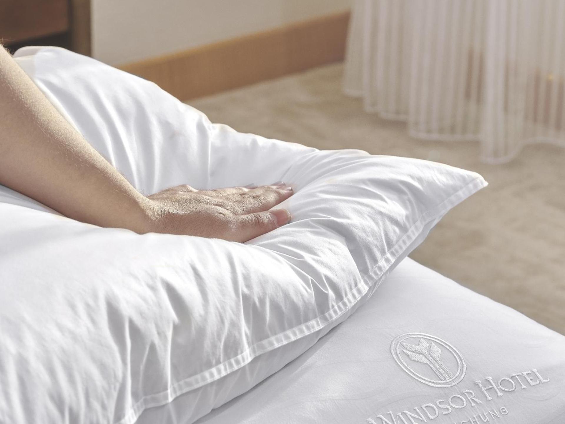 윈저 호텔 타이중 외부 사진 A pillow