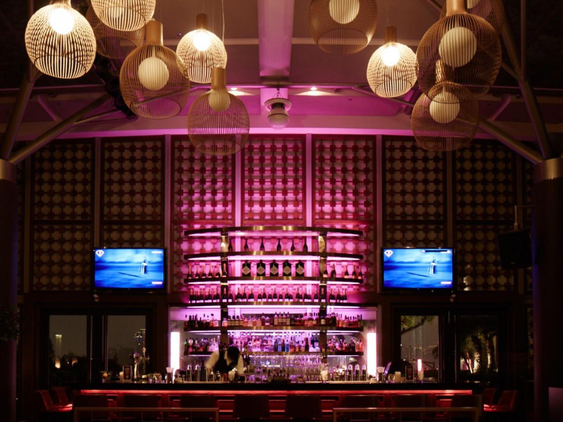 윈저 호텔 타이중 외부 사진 The bar at the nightclub